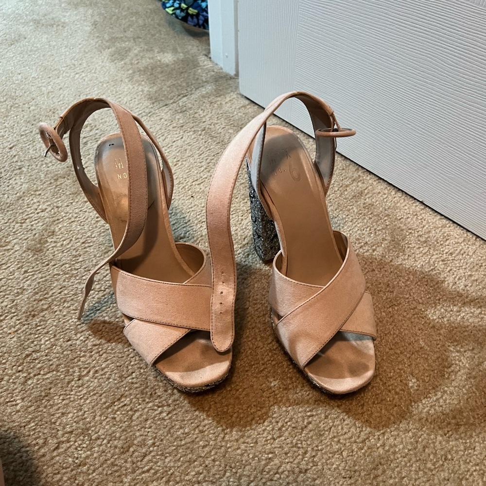 Nude and sparkly heels! Size 7.5. mix No. 6
